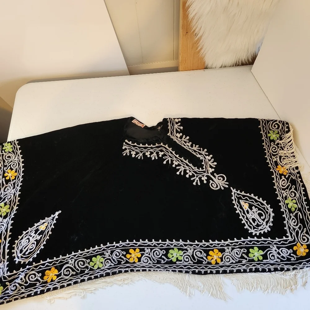 Vintage Black Velvet Fringe Poncho Scarf Embroidered Boho Western Womens 70s 90s - Picture 8 of 12